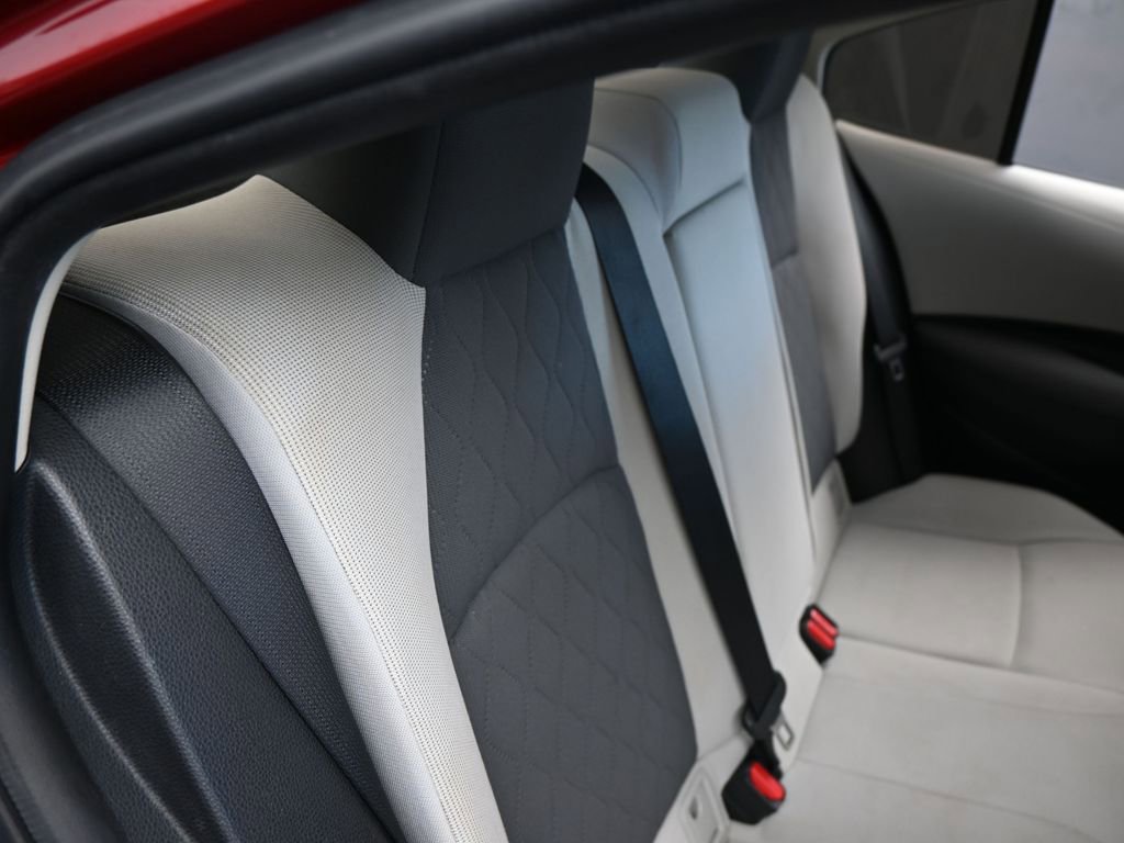 Used 2020 Toyota Corolla LE image 32