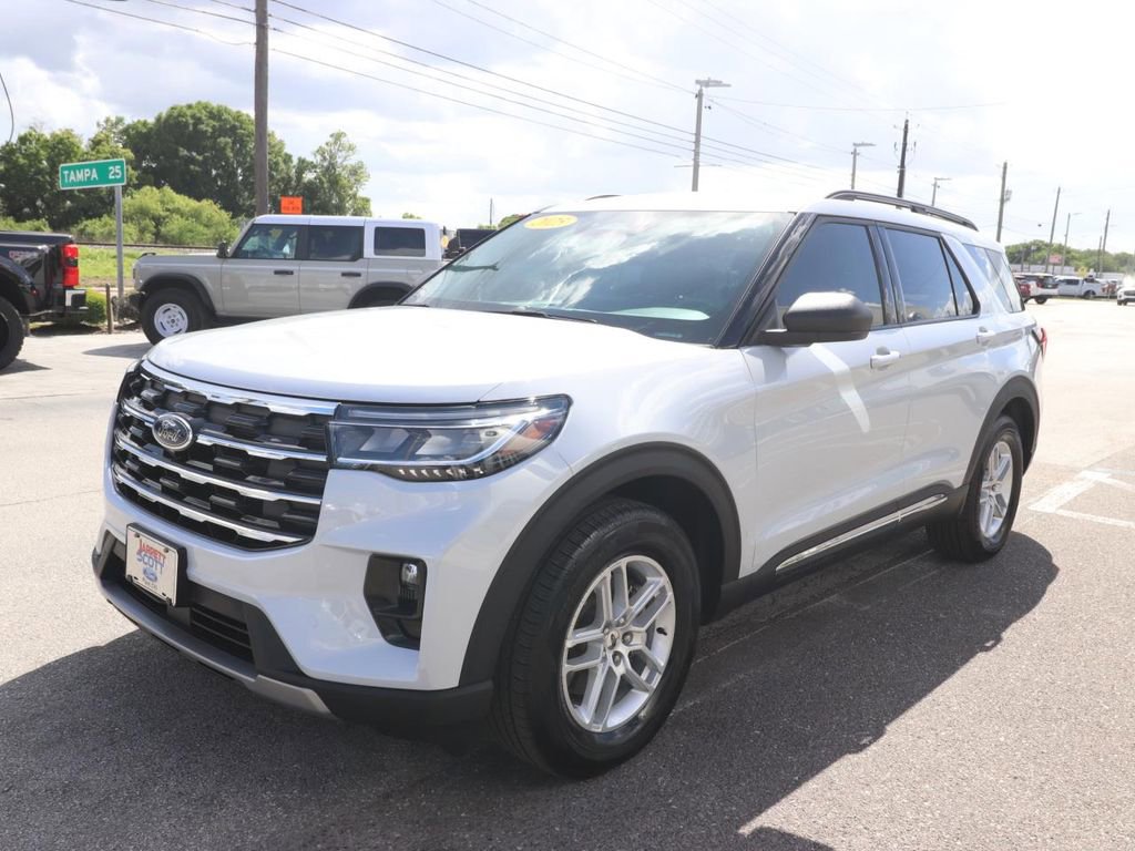 Certified 2025 Ford Explorer Active w/ Active Comfort Package RWD image 3