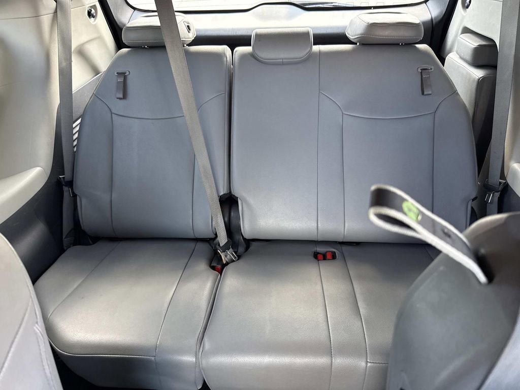 Used 2024 Toyota Sienna XLE FWD image 15