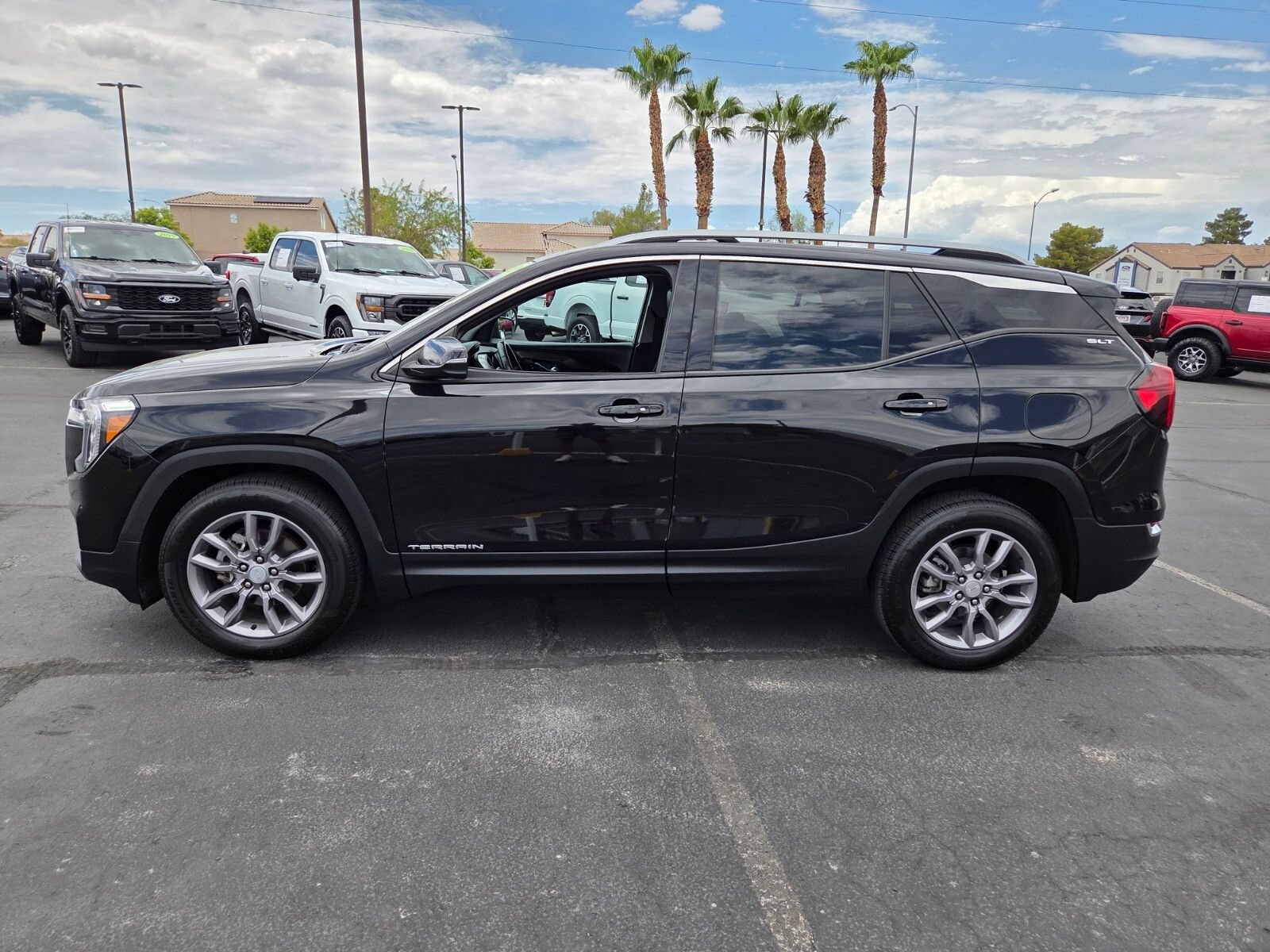 Used 2024 GMC Terrain SLT FWD image 3