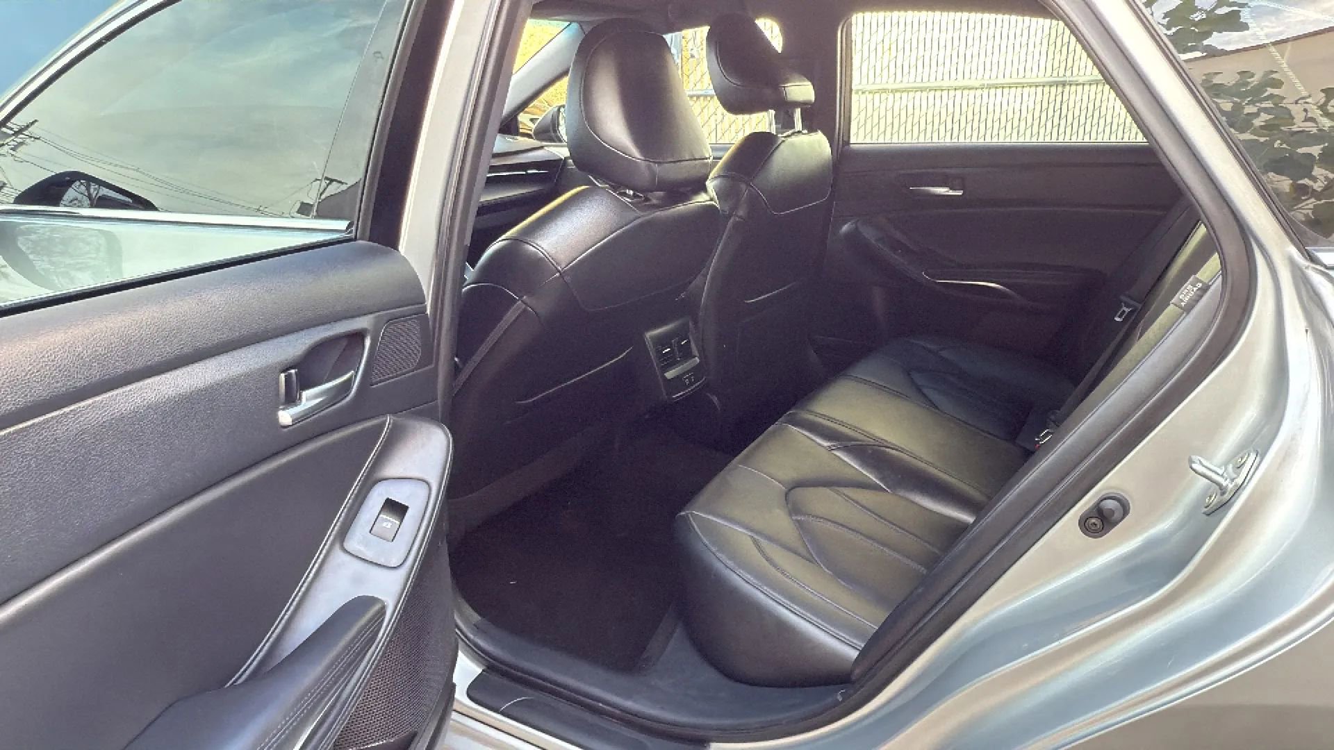 Used 2022 Toyota Avalon XLE FWD image 27