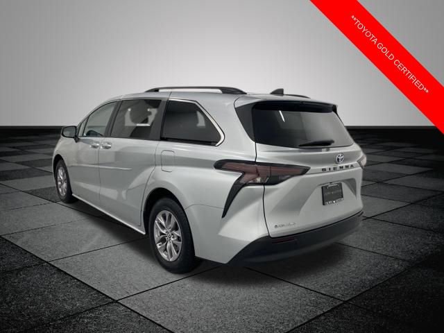 Certified 2025 Toyota Sienna LE w/ LE Plus Package image 4
