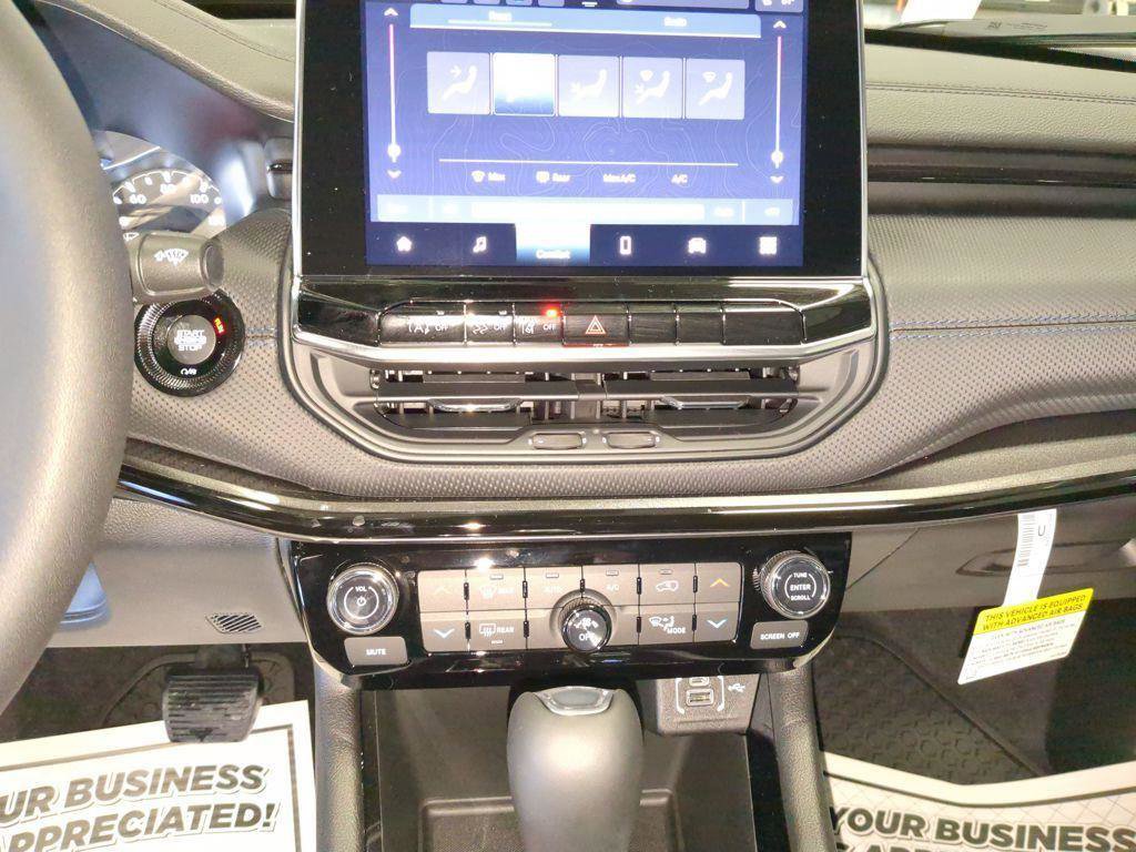 New 2026 Jeep Compass Latitude AWD/4WD image 18