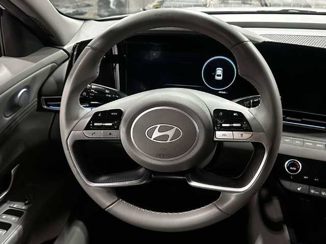 Used 2025 Hyundai Elantra SEL FWD image 22