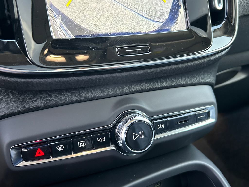 New 2026 Volvo XC40 B5 Ultra w/ Protection Package Premier AWD/4WD image 18