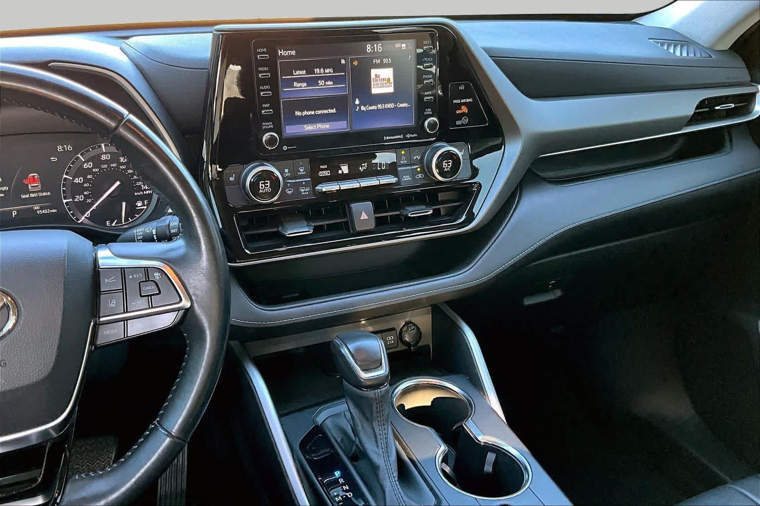 Used 2021 Toyota Highlander XLE AWD/4WD image 7