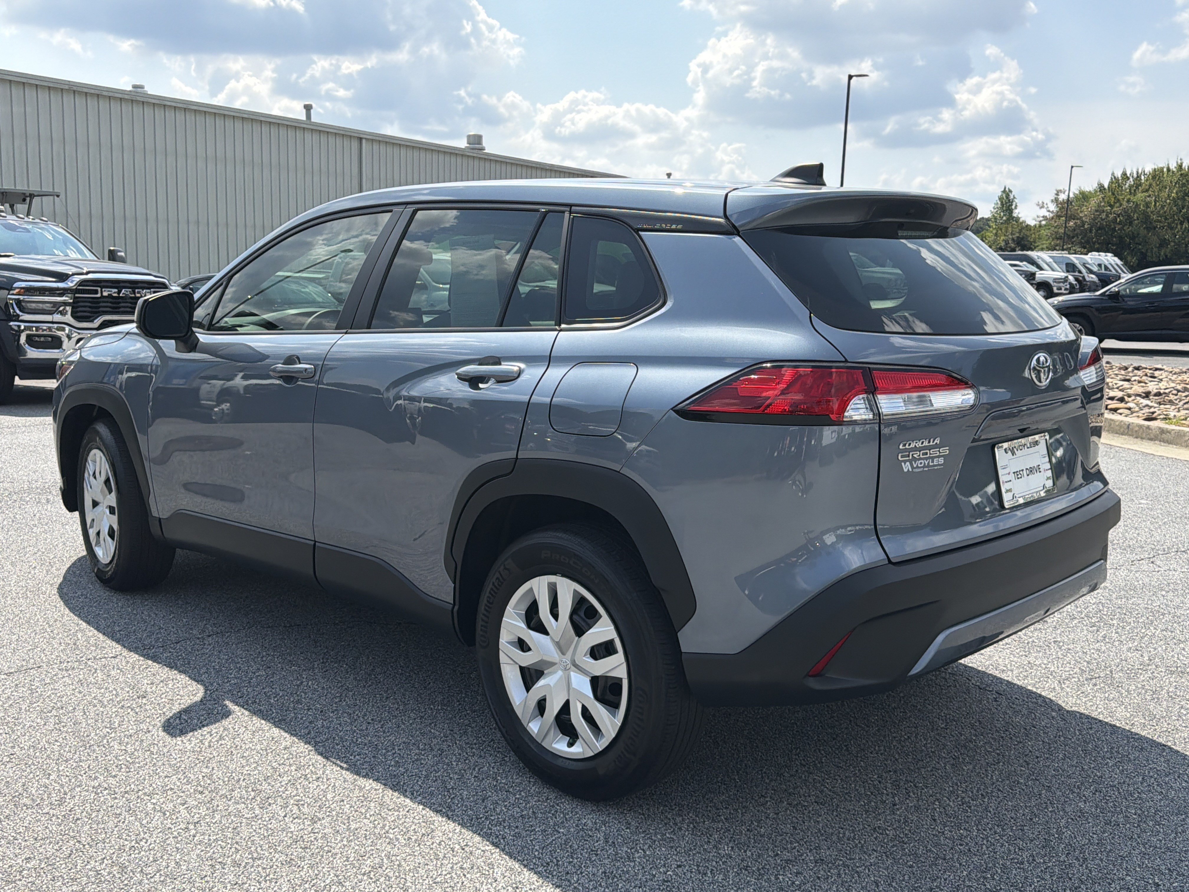 Used 2025 Toyota Corolla Cross L FWD image 6