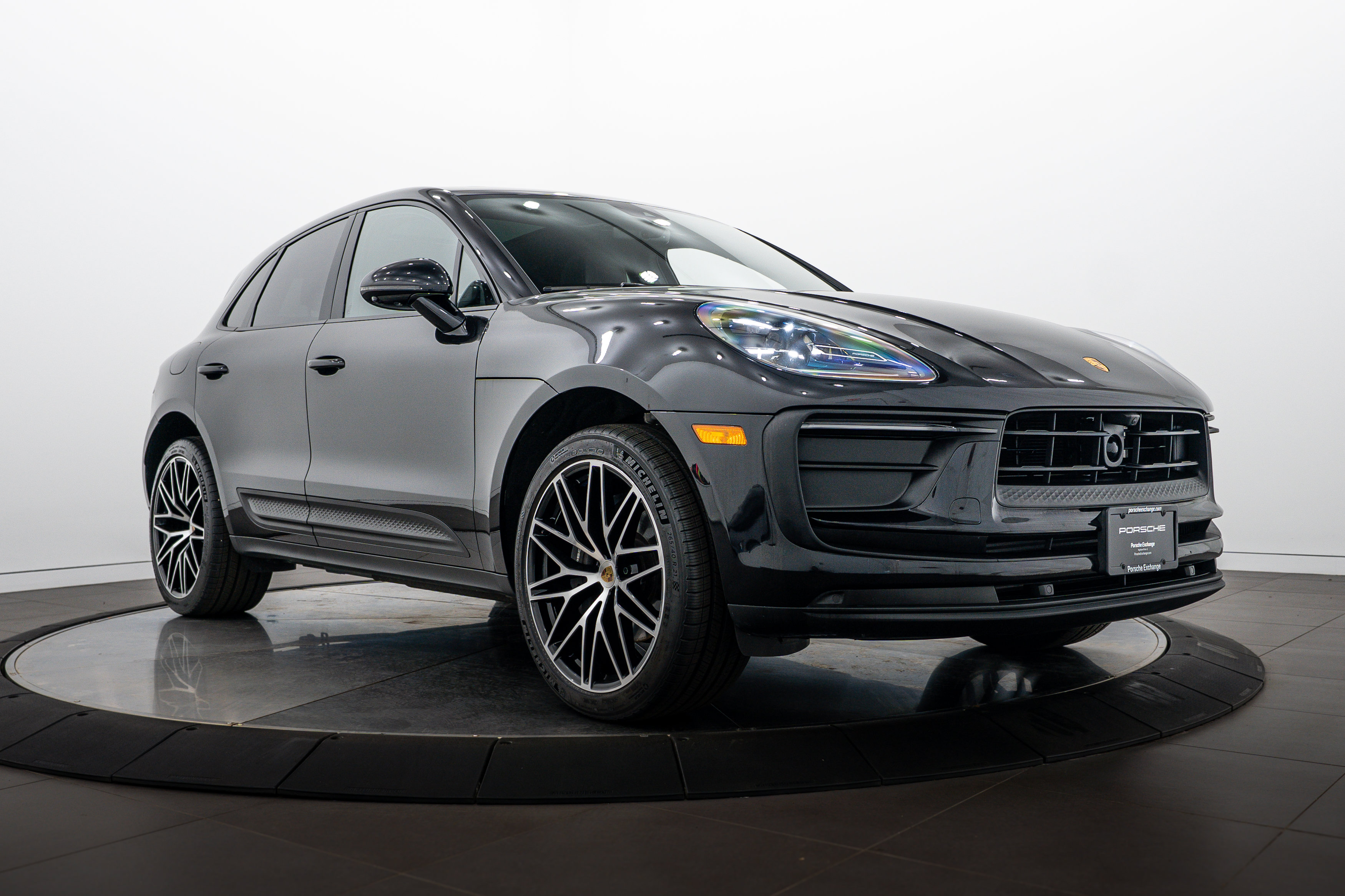 Certified 2026 Porsche Macan AWD/4WD image 9