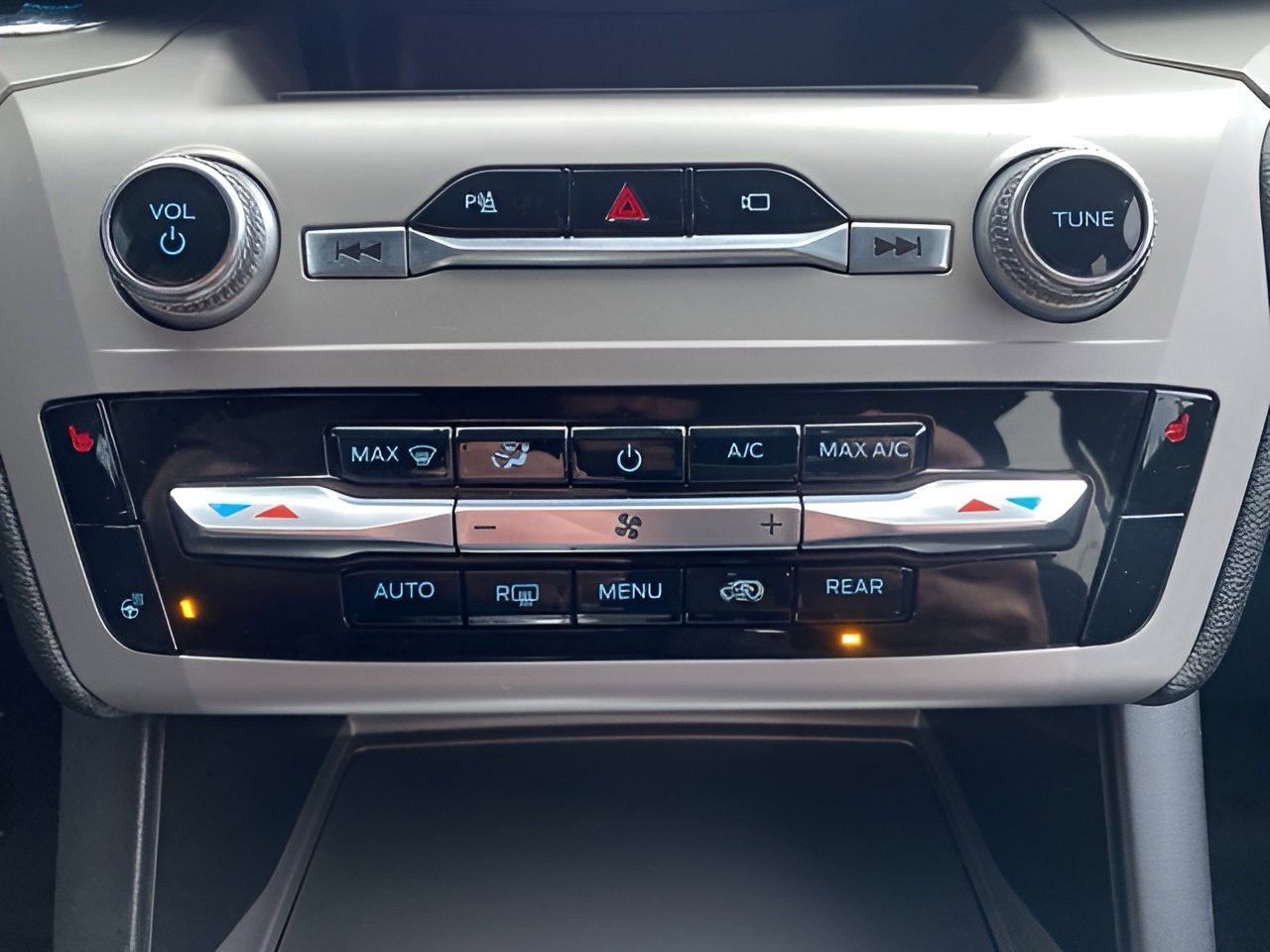 Certified 2023 Ford Explorer XLT w/ Equipment Group 202A image 22