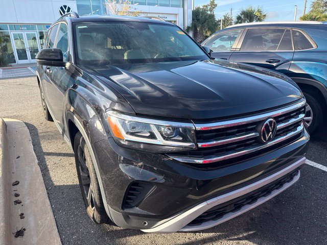 Used 2023 Volkswagen Atlas SE w/ Black Wheel Package