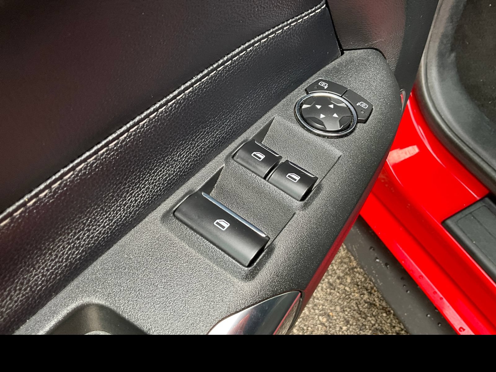 Used 2020 Ford Mustang Premium RWD image 25