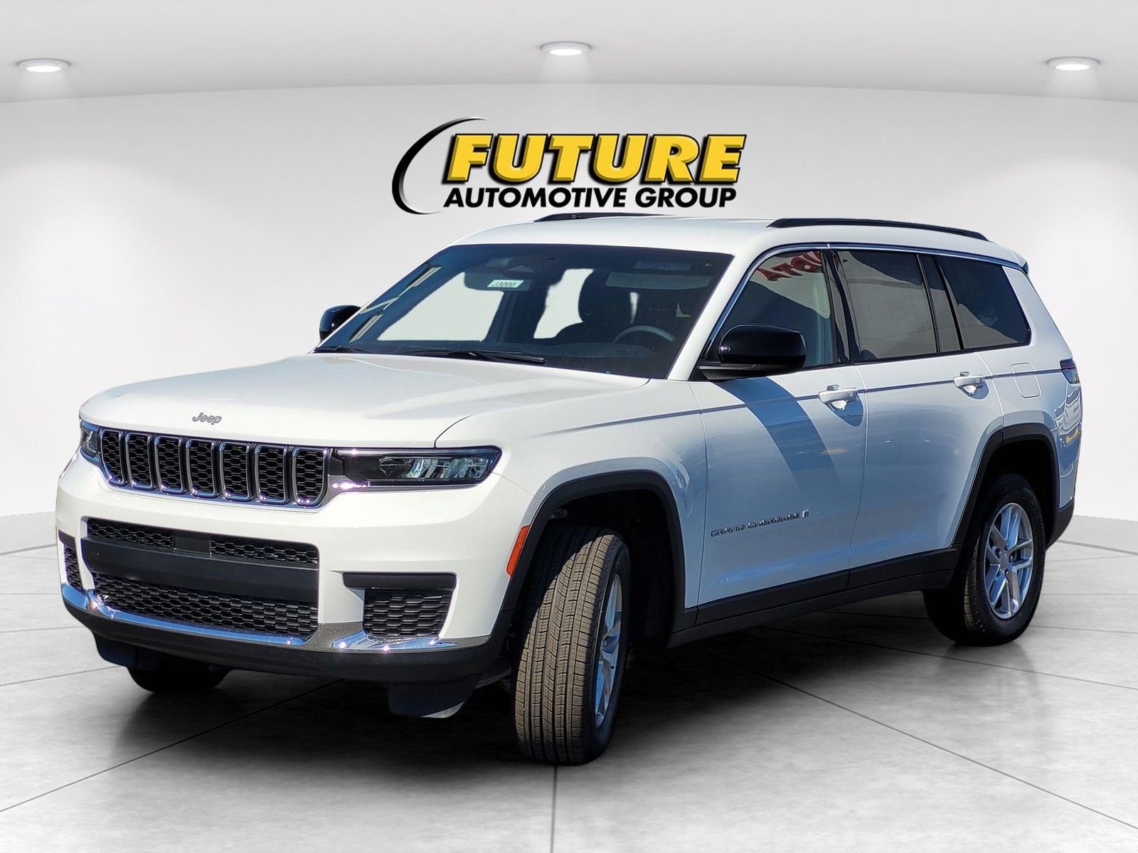 New 2026 Jeep Grand Cherokee L Laredo w/ Trailer Tow Package AWD/4WD image 2