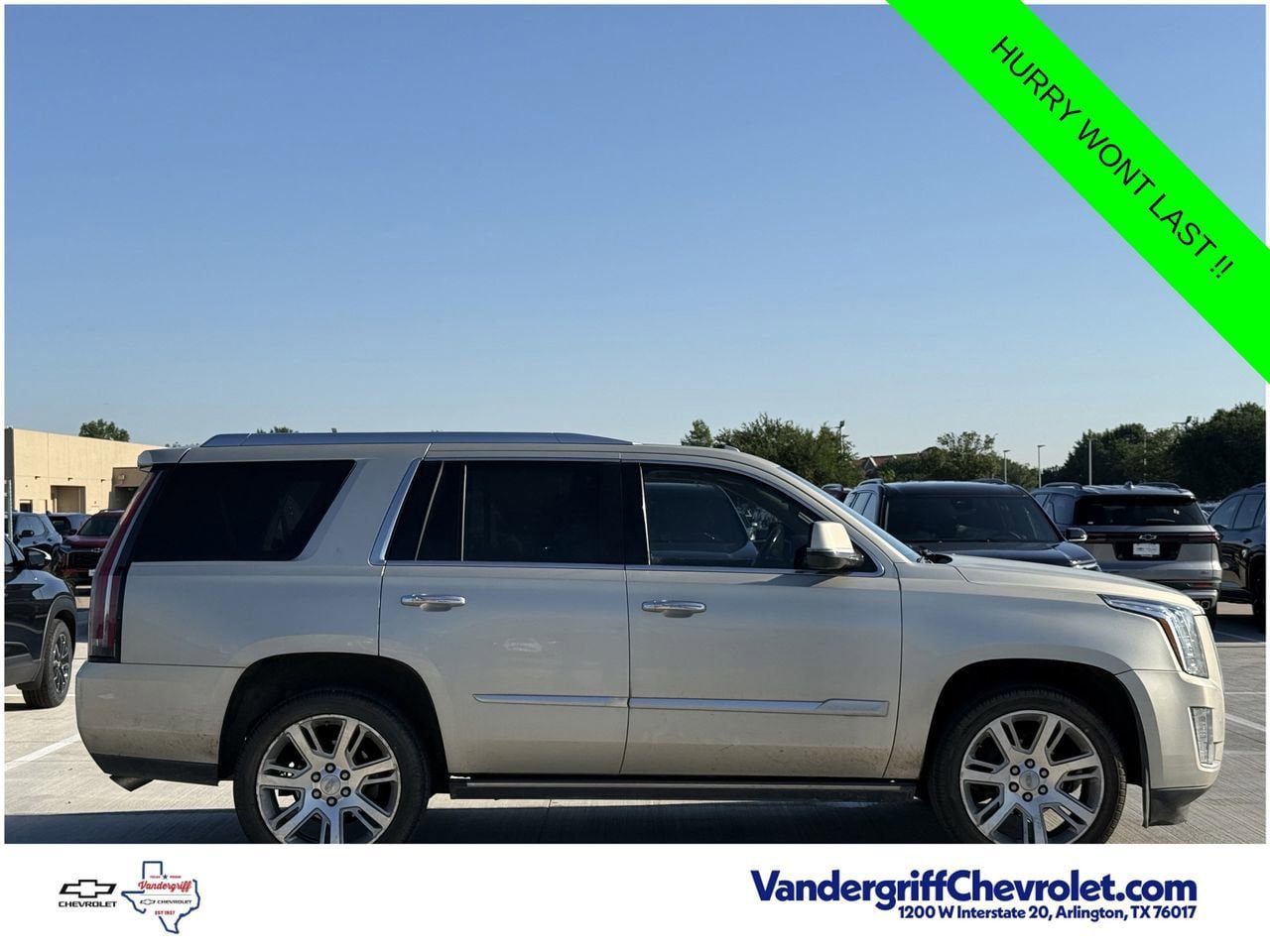 Used 2015 Cadillac Escalade Premium RWD image 3
