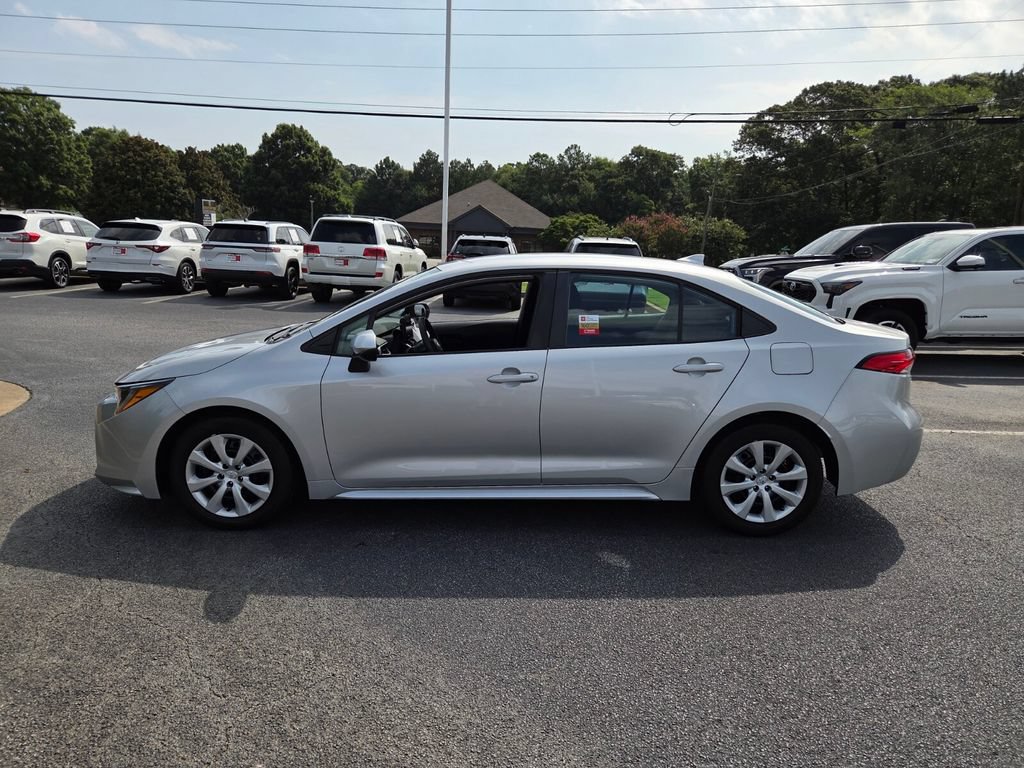 Used 2023 Toyota Corolla LE FWD image 4