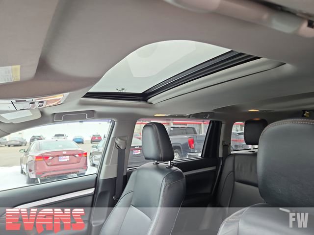 Used 2017 Toyota Highlander XLE image 24