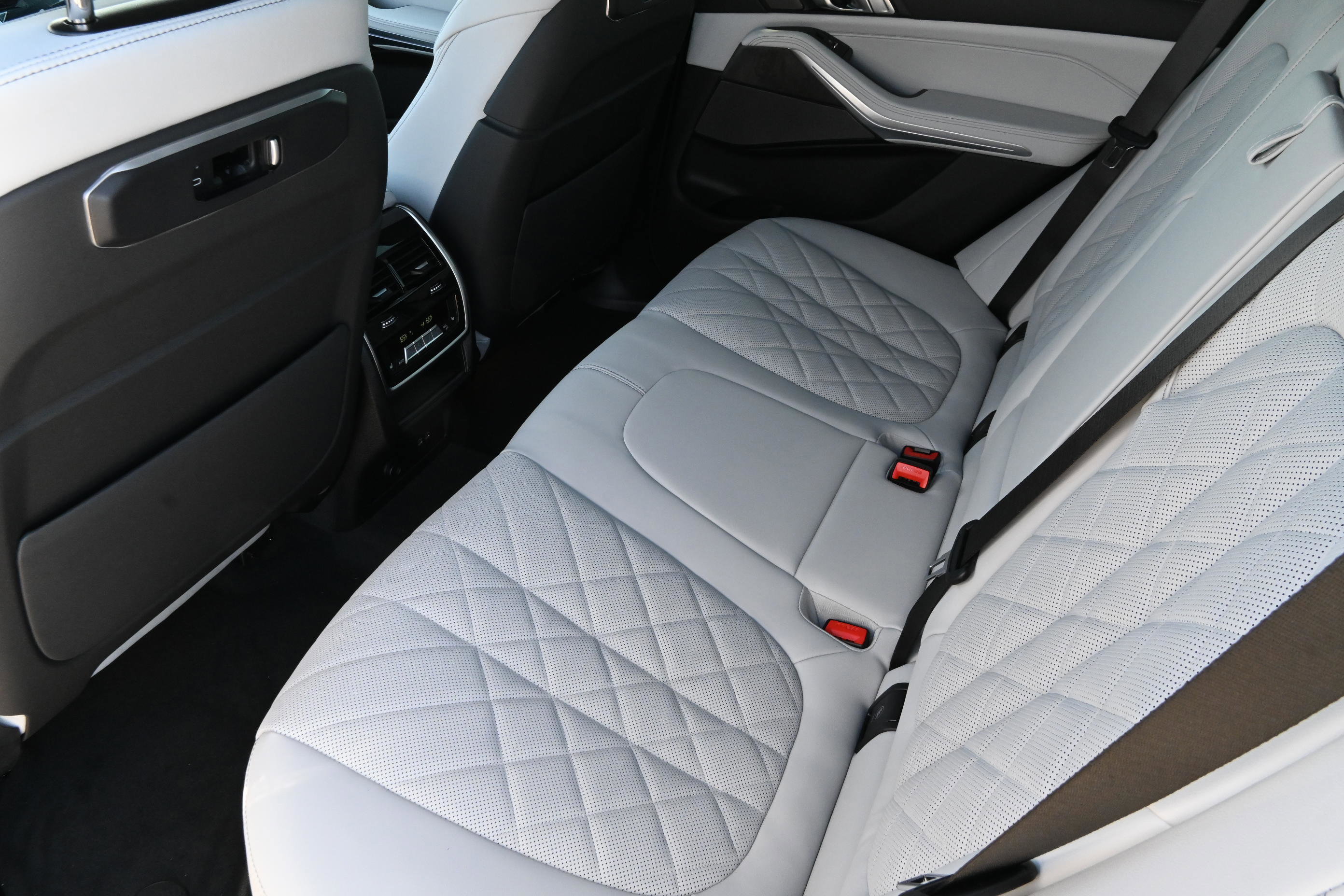 New 2026 BMW X5 xDrive40i AWD/4WD image 10