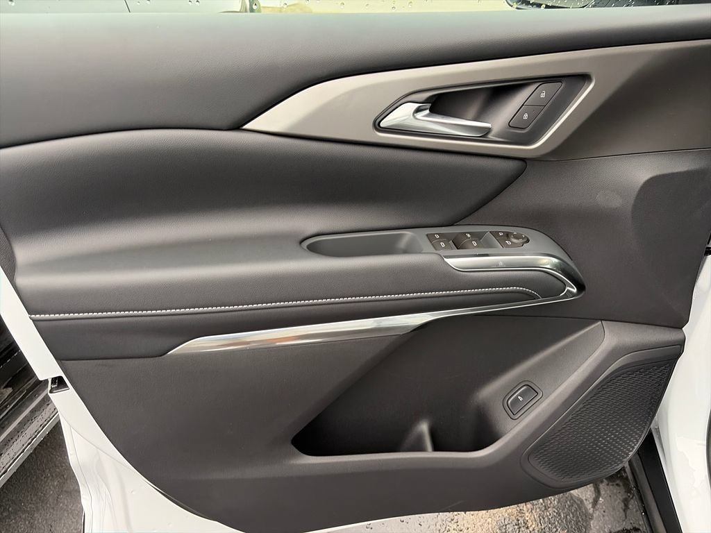 New 2027 Chevrolet Traverse LT FWD image 17