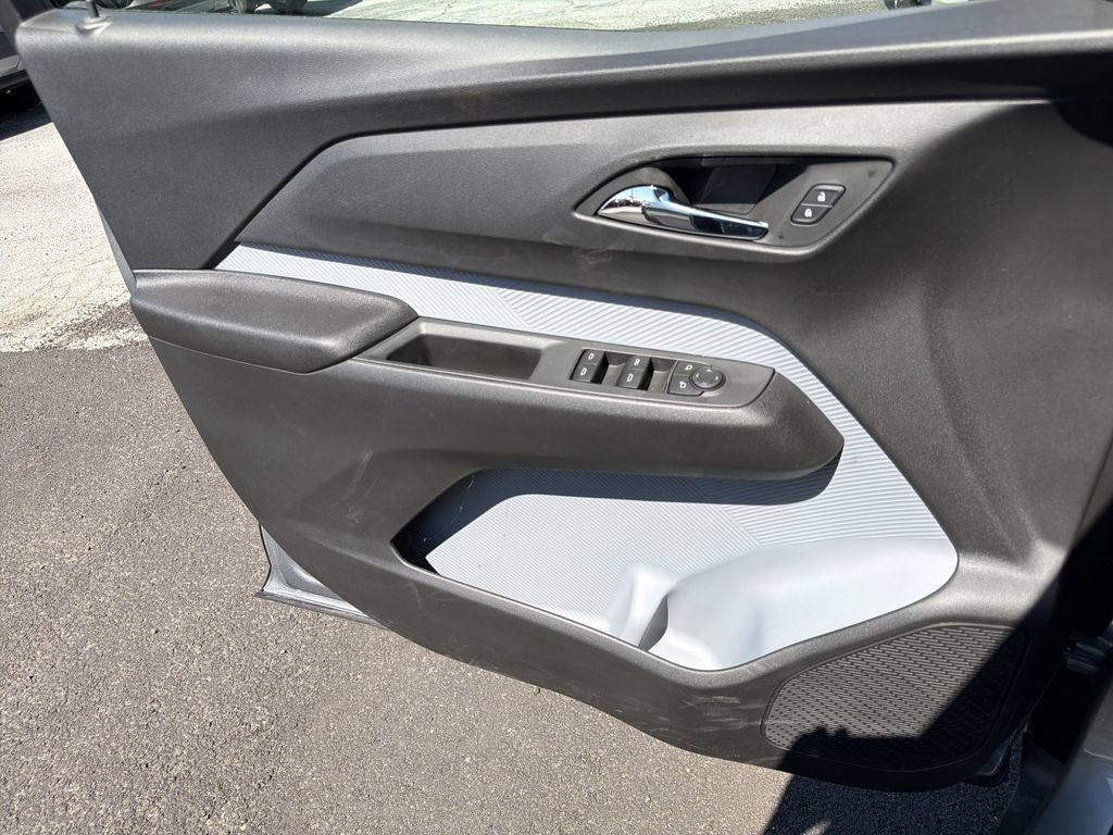 New 2027 Chevrolet Bolt RS w/ Technology Package FWD image 13