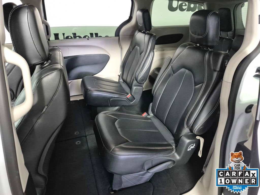 Used 2024 Chrysler Pacifica Touring-L image 21