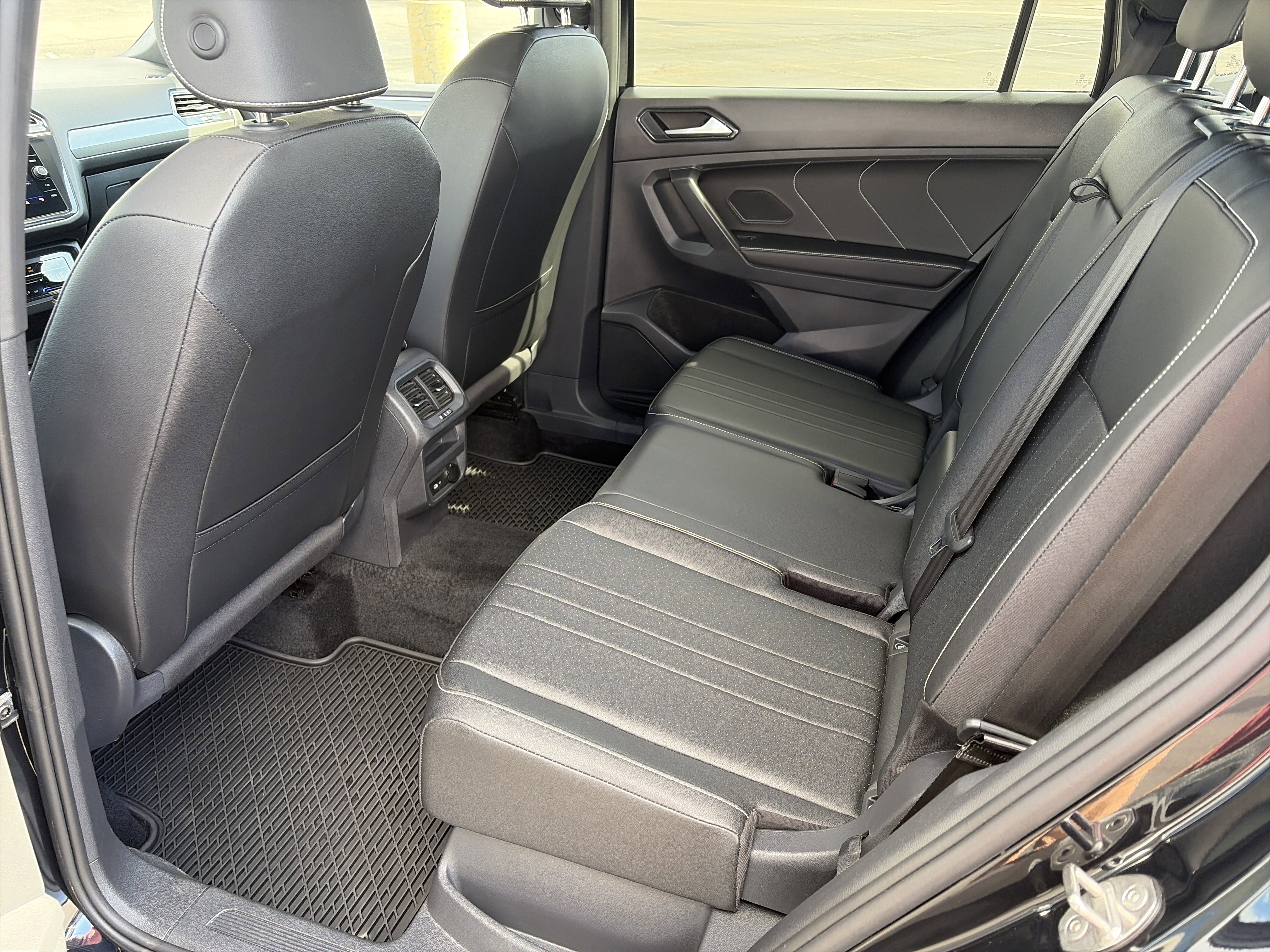 Certified 2023 Volkswagen Tiguan SE R-Line image 23