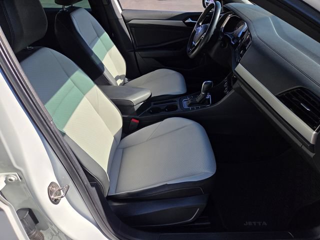 Used 2019 Volkswagen Jetta R-Line w/ R-Line Cold Weather Package FWD image 16