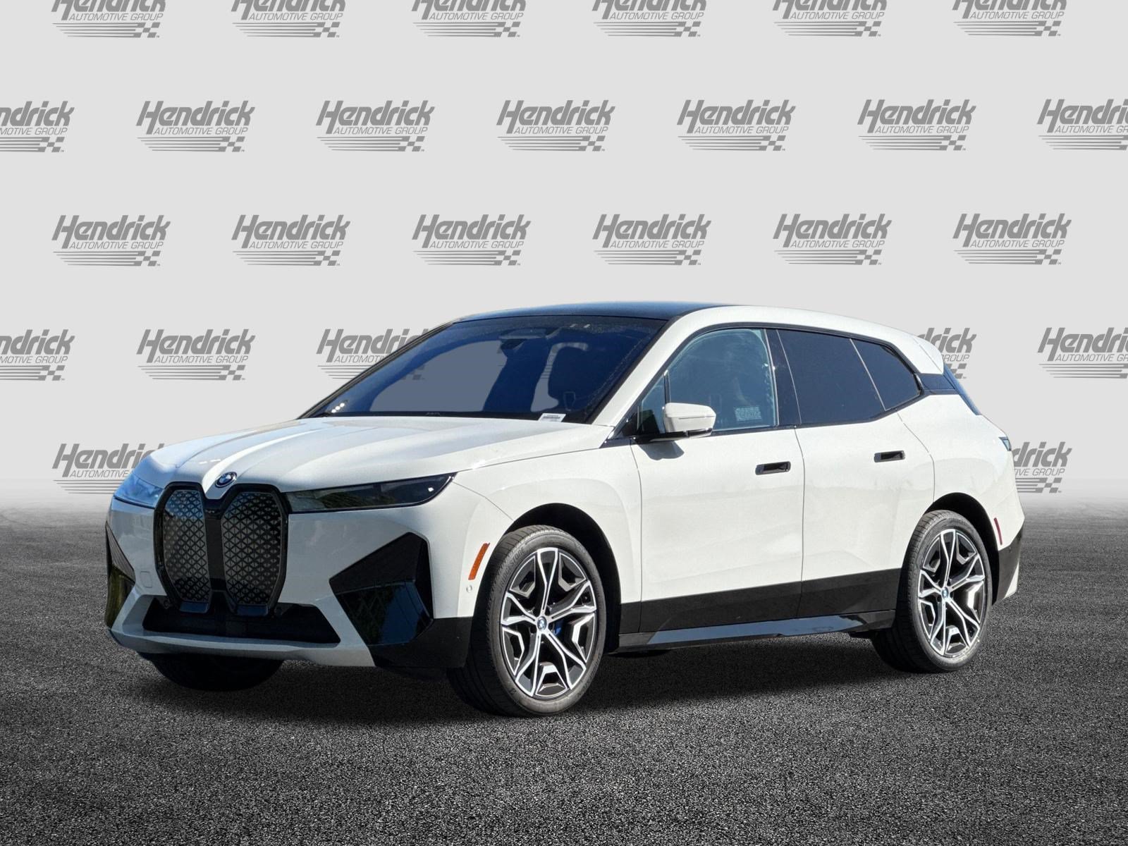 Used 2024 BMW iX xDrive50 w/ Sport Package AWD/4WD image 9