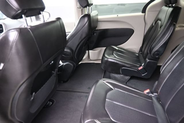 Used 2023 Chrysler Pacifica Touring-L FWD image 22