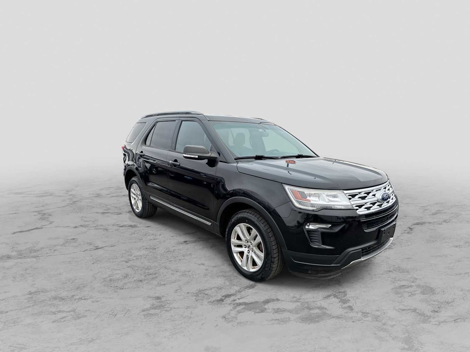 Used 2019 Ford Explorer XLT w/ Equipment Group 201A image 2