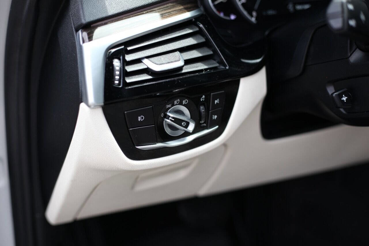 Used 2017 BMW 540i xDrive image 12