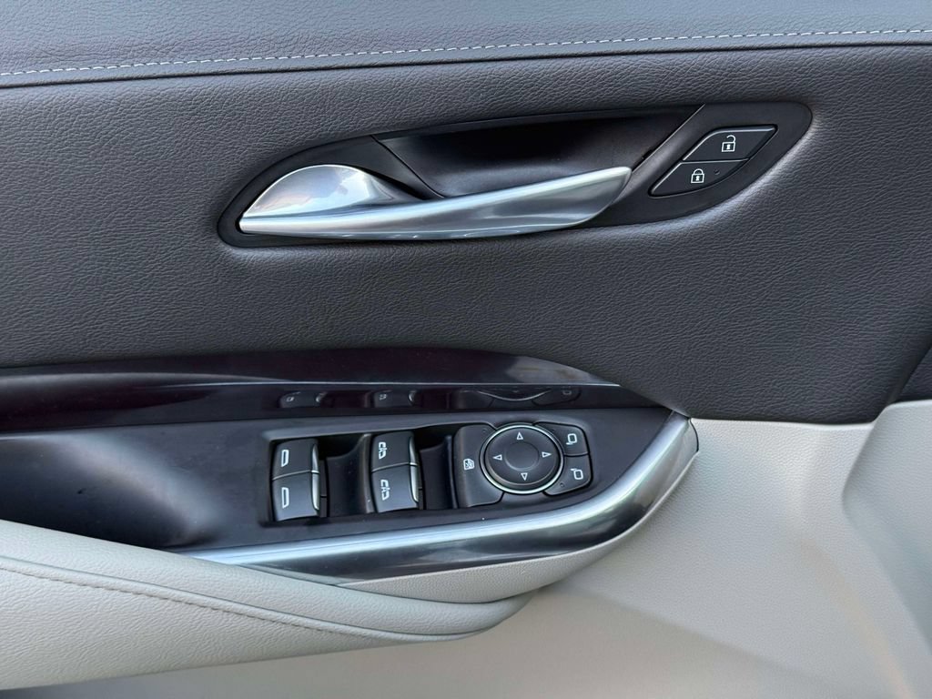 Used 2021 Cadillac XT4 Luxury w/ Cold Weather Package AWD/4WD image 21