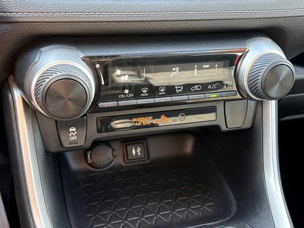 Used 2019 Toyota RAV4 LE image 18