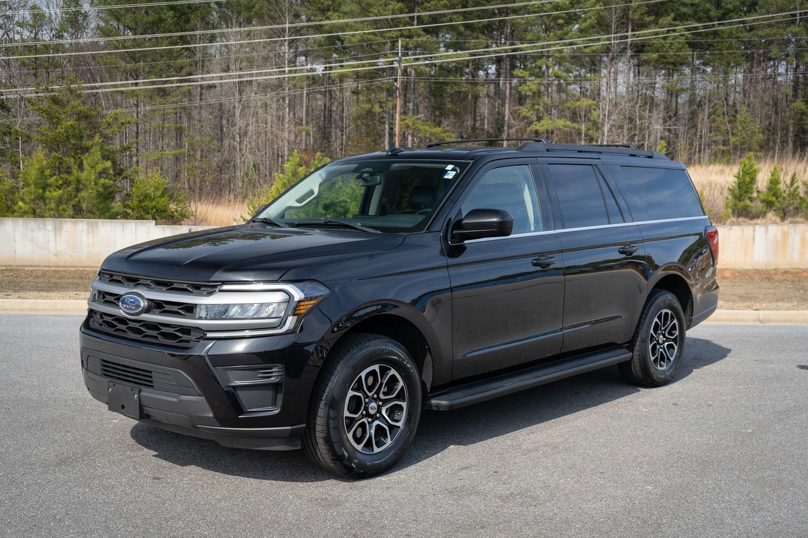 Used 2024 Ford Expedition Max XLT AWD/4WD image 3