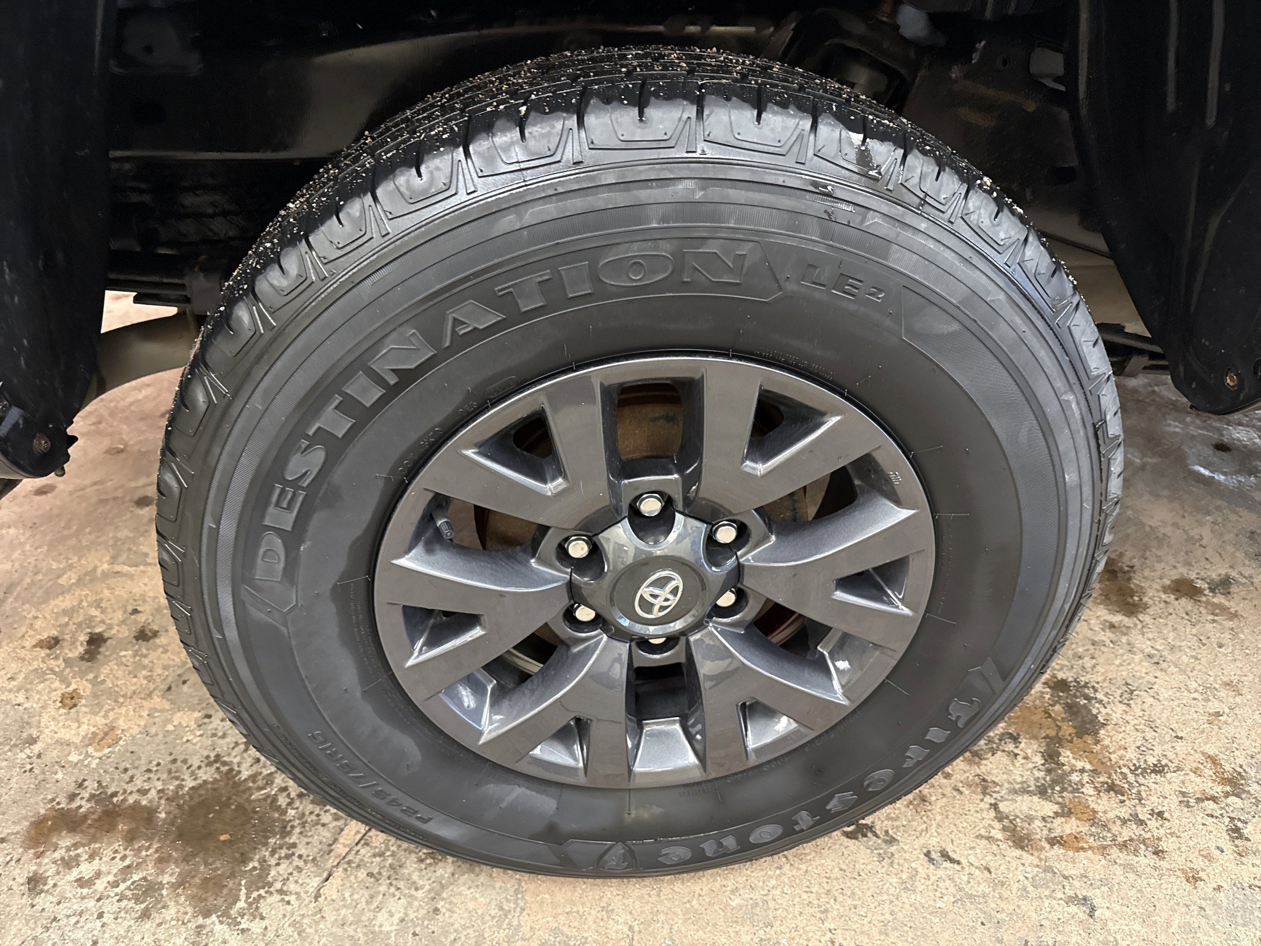 Used 2023 Toyota Tacoma SR5 w/ Black Out Package (TMS) AWD/4WD image 10