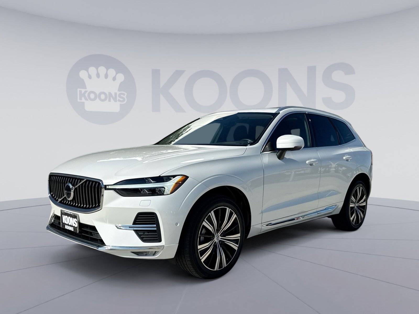 Used 2023 Volvo XC60 B5 Plus AWD/4WD image 1