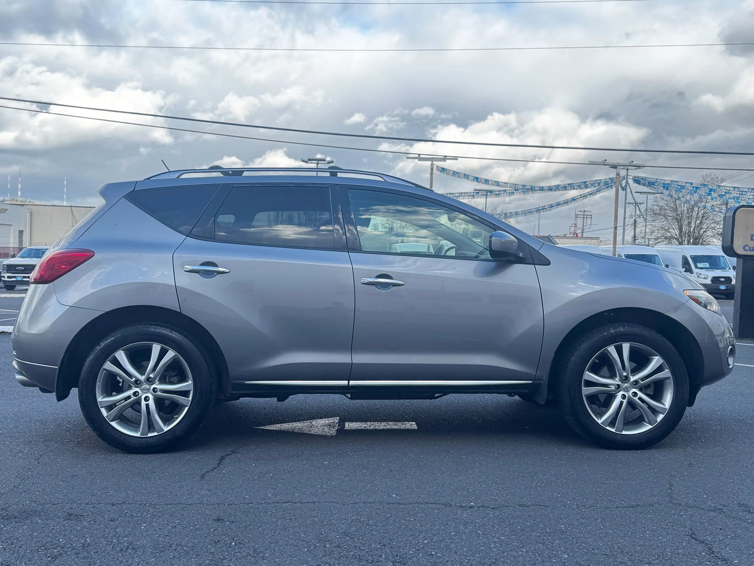 Used 2010 Nissan Murano LE w/ Navigation Pkg image 3