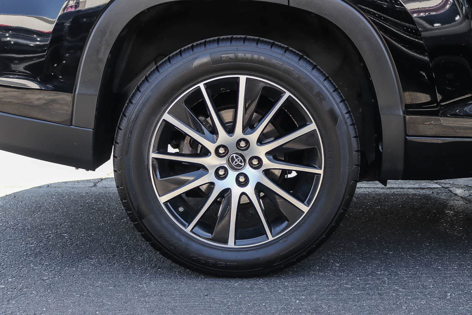 Used 2018 Toyota Highlander SE FWD image 11