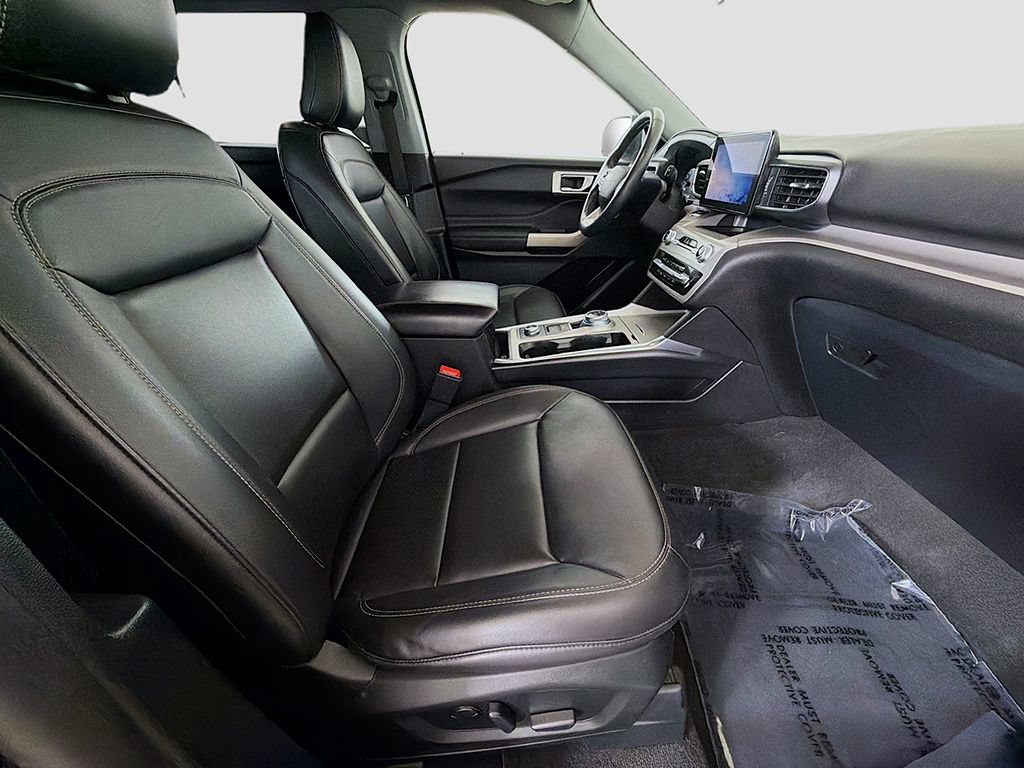 Used 2023 Ford Explorer XLT w/ Equipment Group 202A AWD/4WD image 25