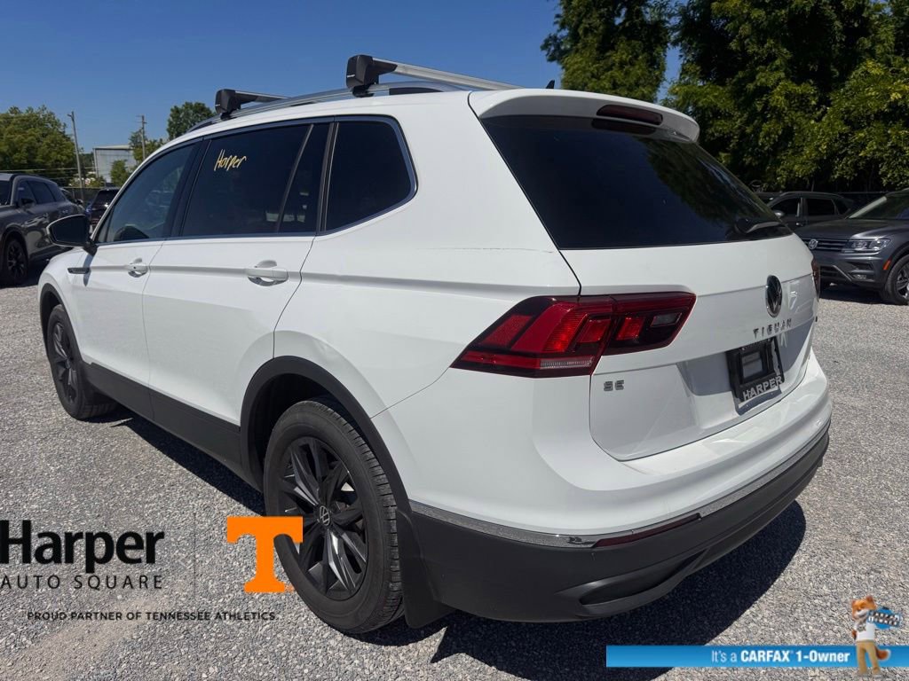 Used 2024 Volkswagen Tiguan SE w/ Panoramic Sunroof Package AWD/4WD image 3