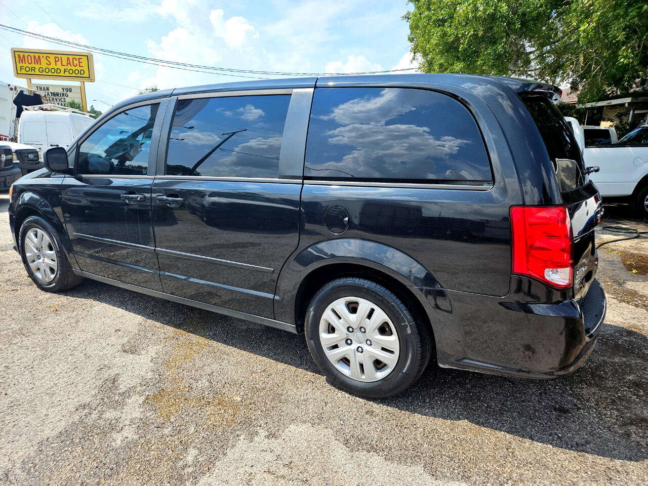 Used 2016 Dodge Grand Caravan SE w/ Quick Order Package 29E SE image 4