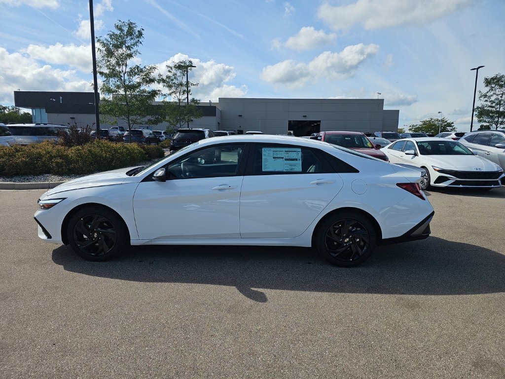New 2026 Hyundai Elantra SEL Sport FWD image 2