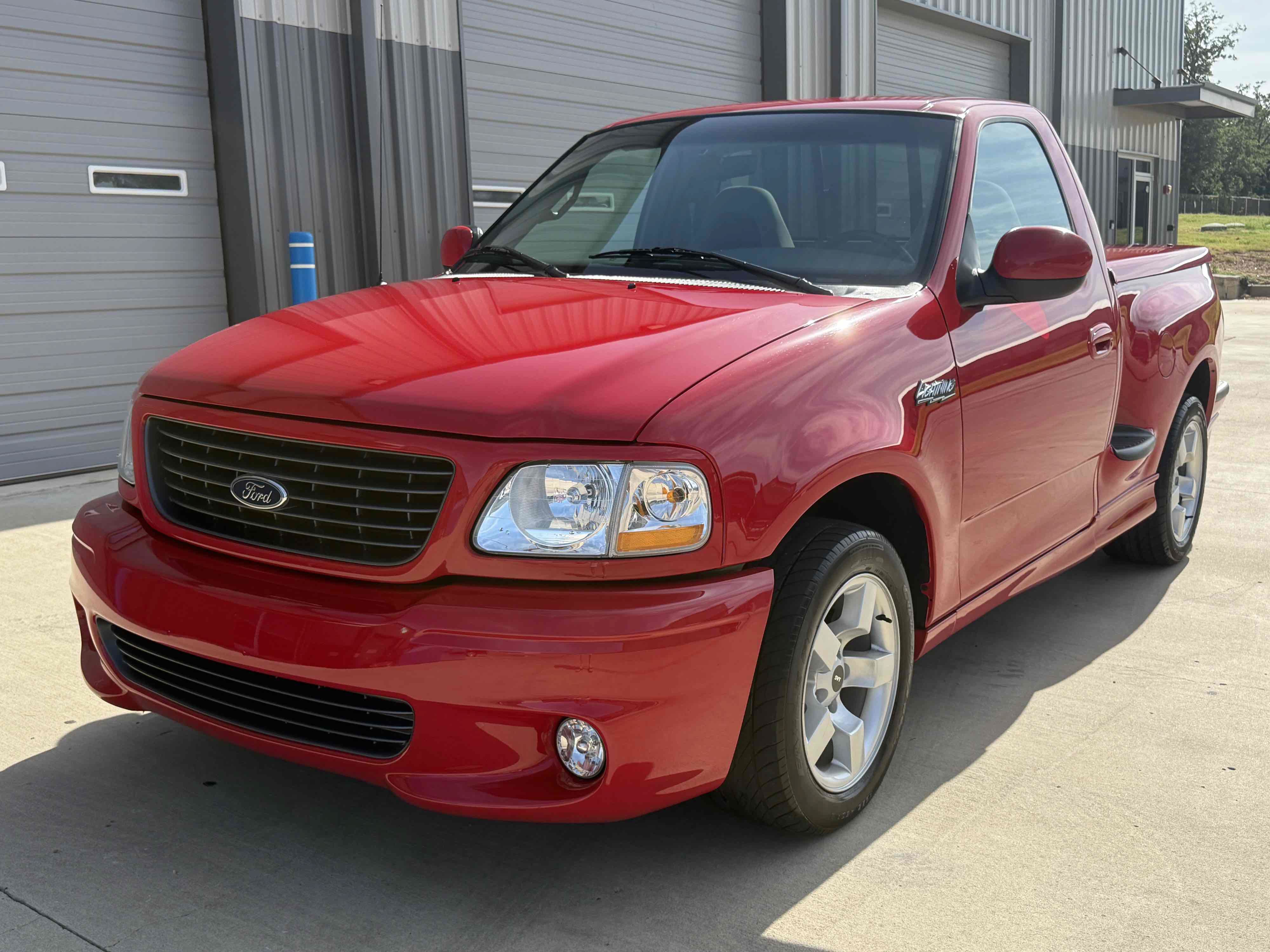 Used 2001 Ford F150 Lightning RWD image 10