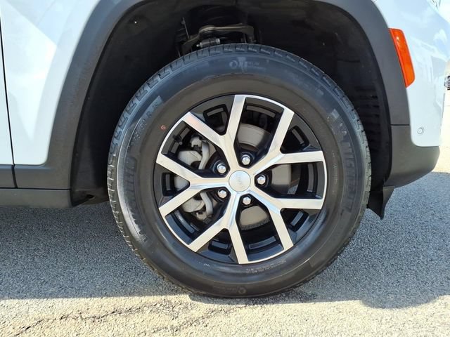 Certified 2023 Jeep Grand Cherokee Limited w/ Luxury Tech Group II AWD/4WD image 11