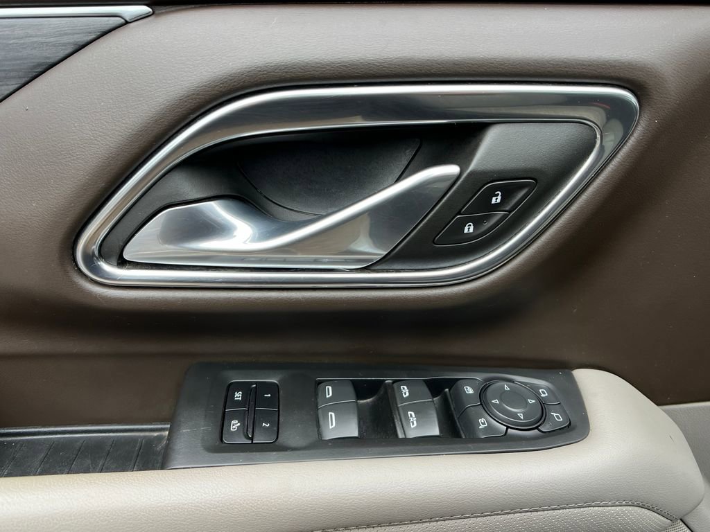 Used 2023 GMC Yukon XL SLT w/ SLT Premium Package image 12