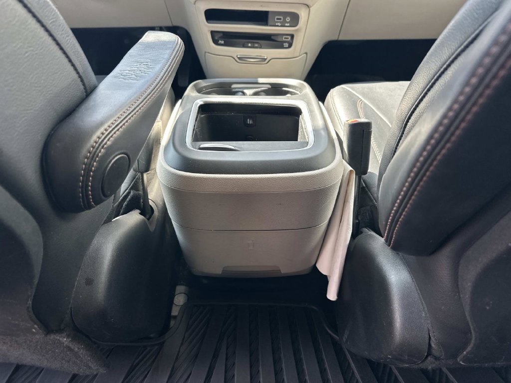Used 2018 Chrysler Pacifica Touring-L Plus FWD image 18