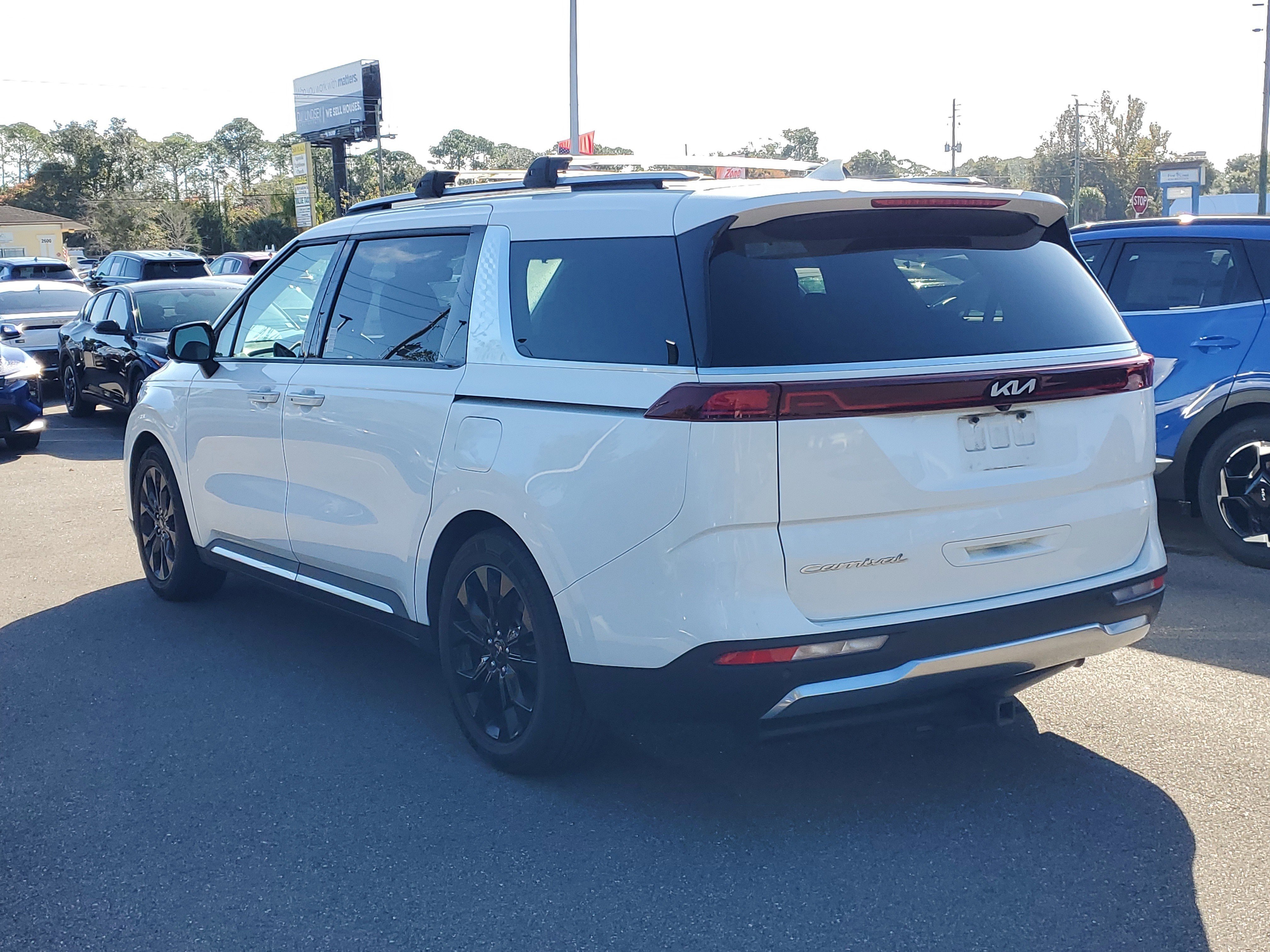 Used 2022 Kia Carnival SX Prestige image 4