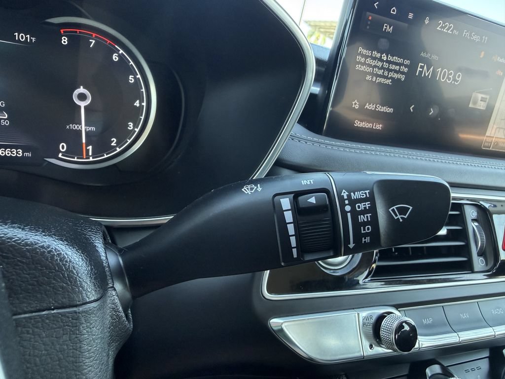 Used 2023 Genesis G70 2.0T RWD image 27