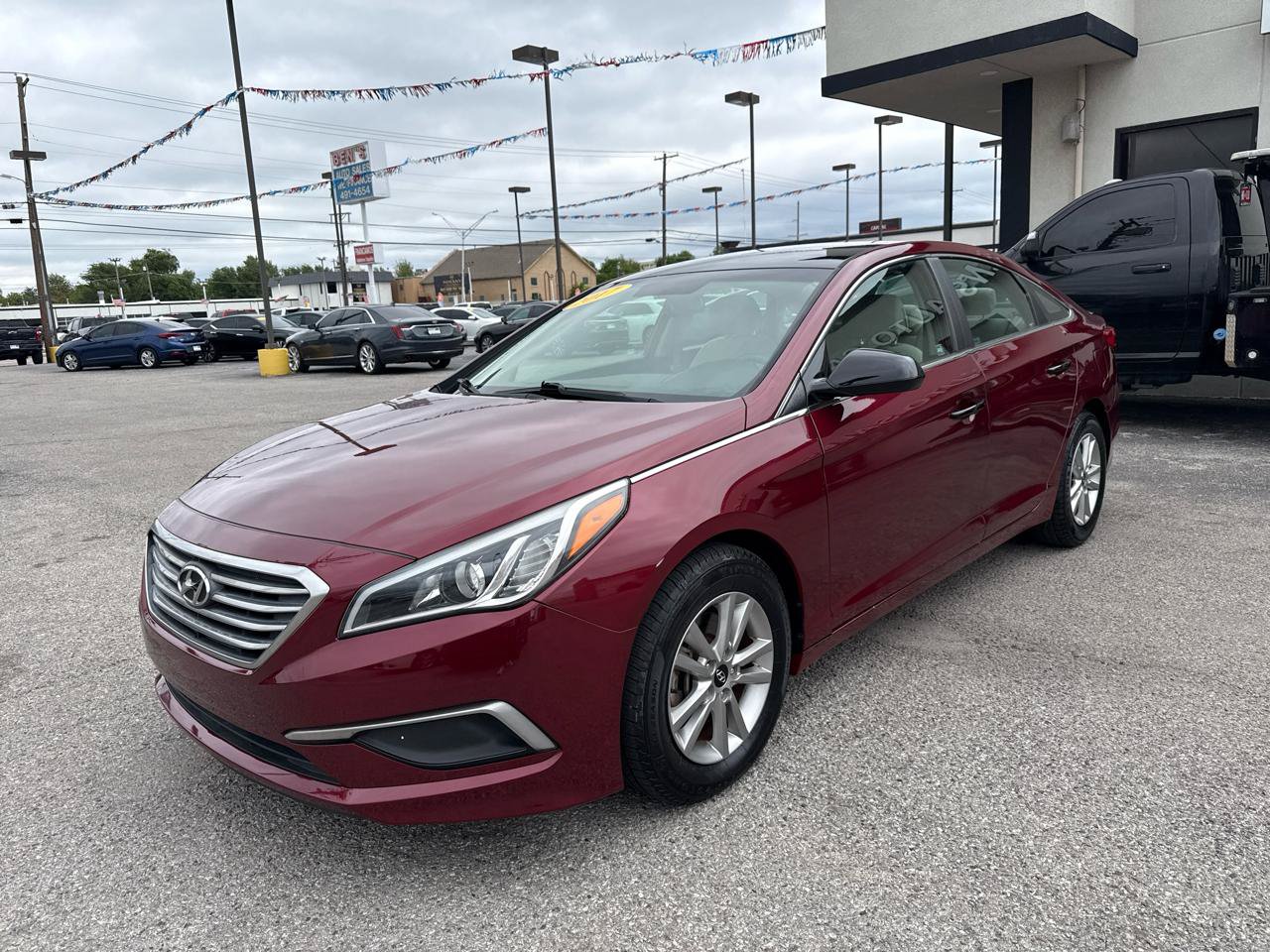 Used 2017 Hyundai Sonata SE FWD image 2