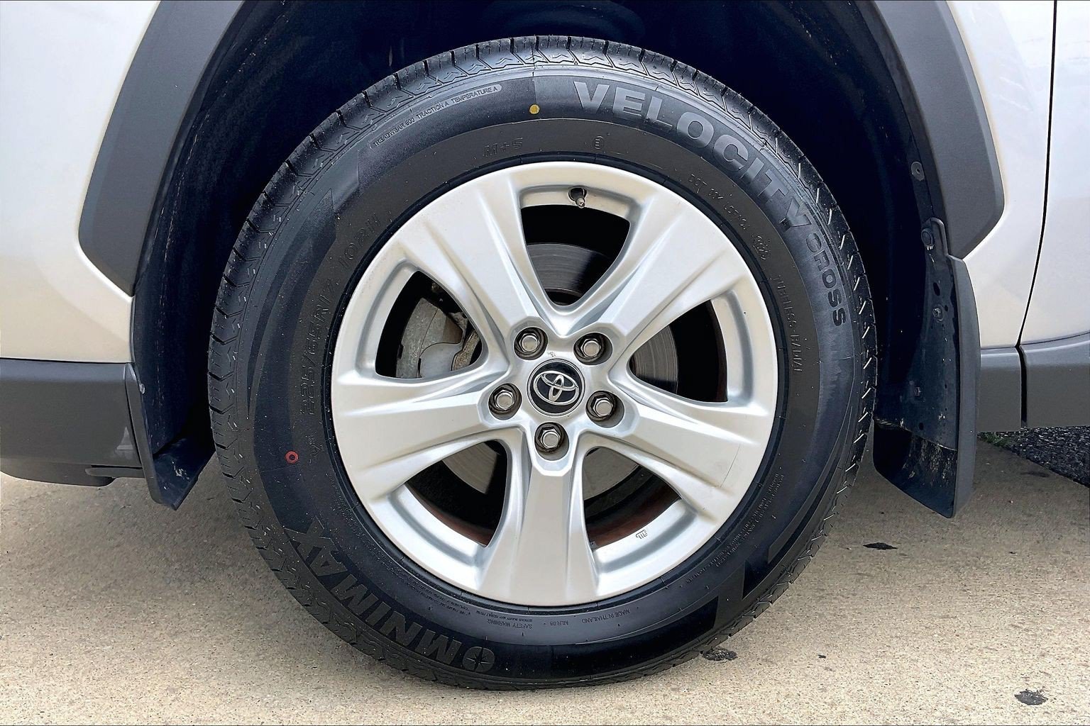 Used 2020 Toyota RAV4 XLE w/ Convenience Package AWD/4WD image 11