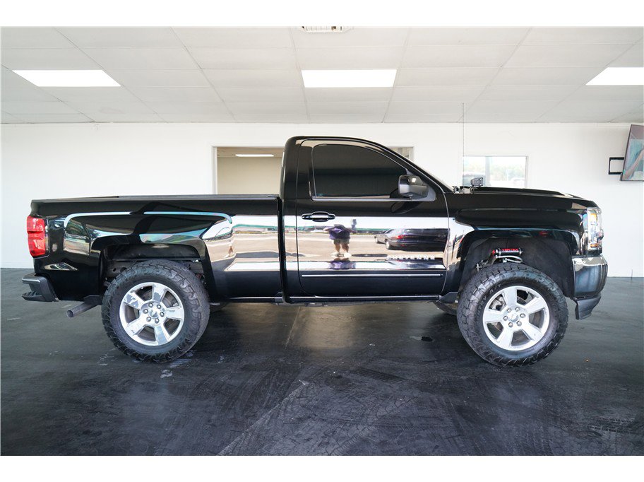Used 2018 Chevrolet Silverado 1500 LT w/ LT Convenience Package image 8