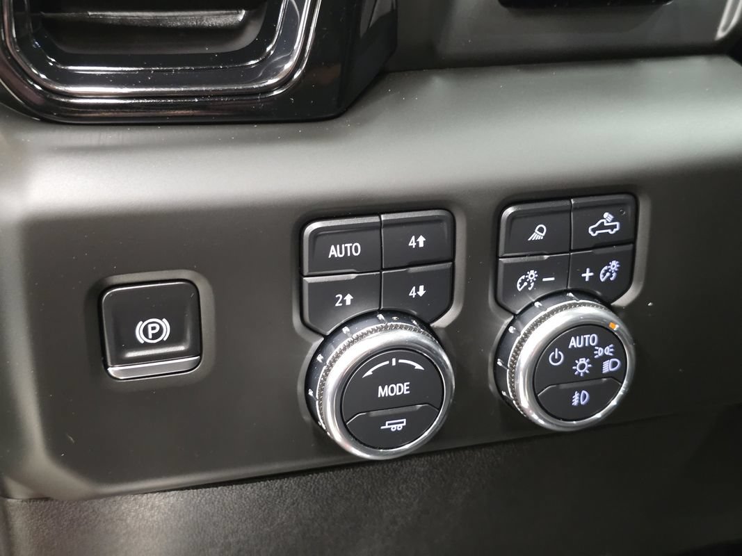 Used 2025 GMC Sierra 2500 AT4 w/ AT4 Premium Plus Package AWD/4WD image 33